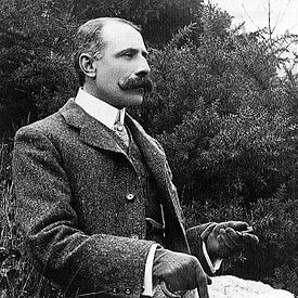 https://upload.wikimedia.org/wikipedia/commons/thumb/c/ce/Edward_Elgar.jpg/275px-Edward_Elgar.jpg